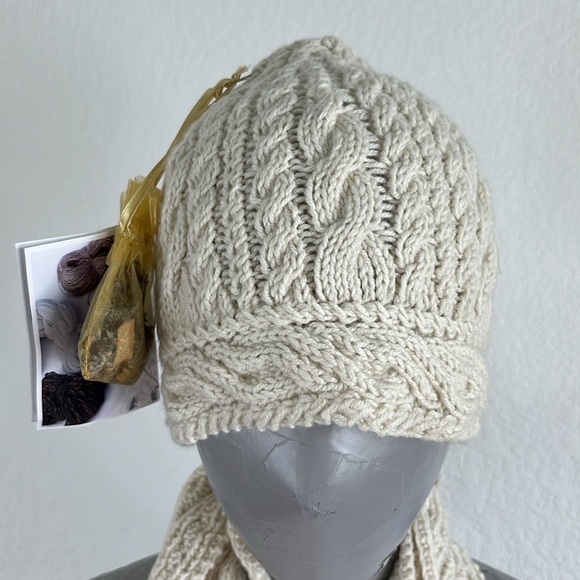 Mountain Masche Hornby Island Knit Scarf, Gloves, Beanie Cable Knit Set - Picture 8 of 10